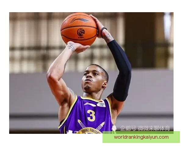 英超丹·伯恩状态回暖，近期表现稳健引人关注